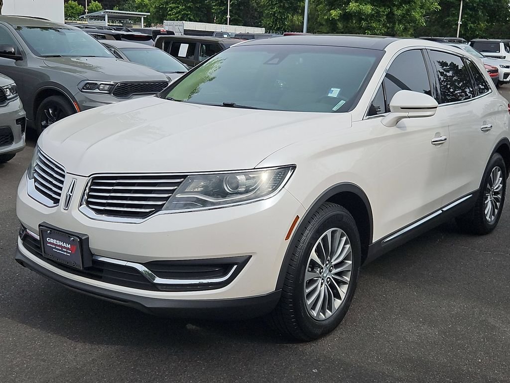 Used 2016 White Platinum Clearcoat Metallic Lincoln Select image 3