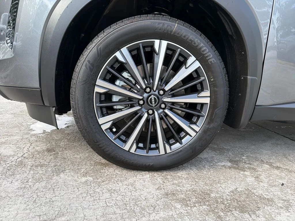 New 2026 Gray Nissan Platinum image 12