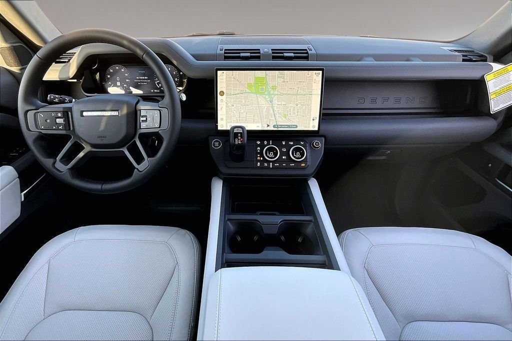 New 2026 SANTORINI BLACK Land Rover S image 5