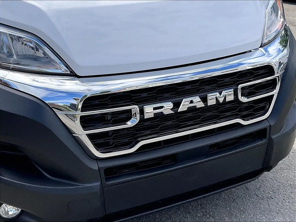 Used 2025 White Ram Base image 30
