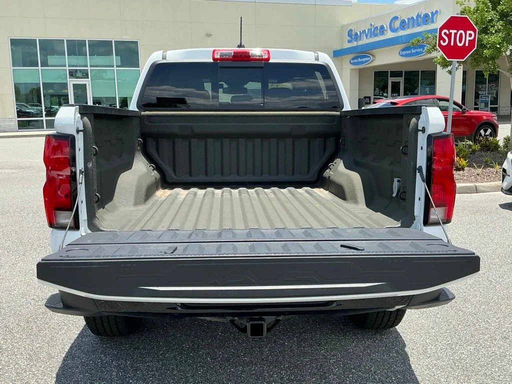 Used 2023 White Chevrolet Z71 image 25