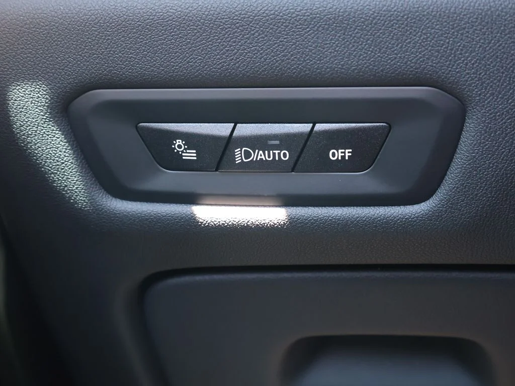Used 2025 Gray BMW xDrive40i image 37