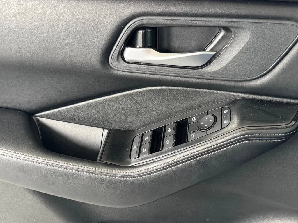 Used 2025 Gray Nissan SV image 33