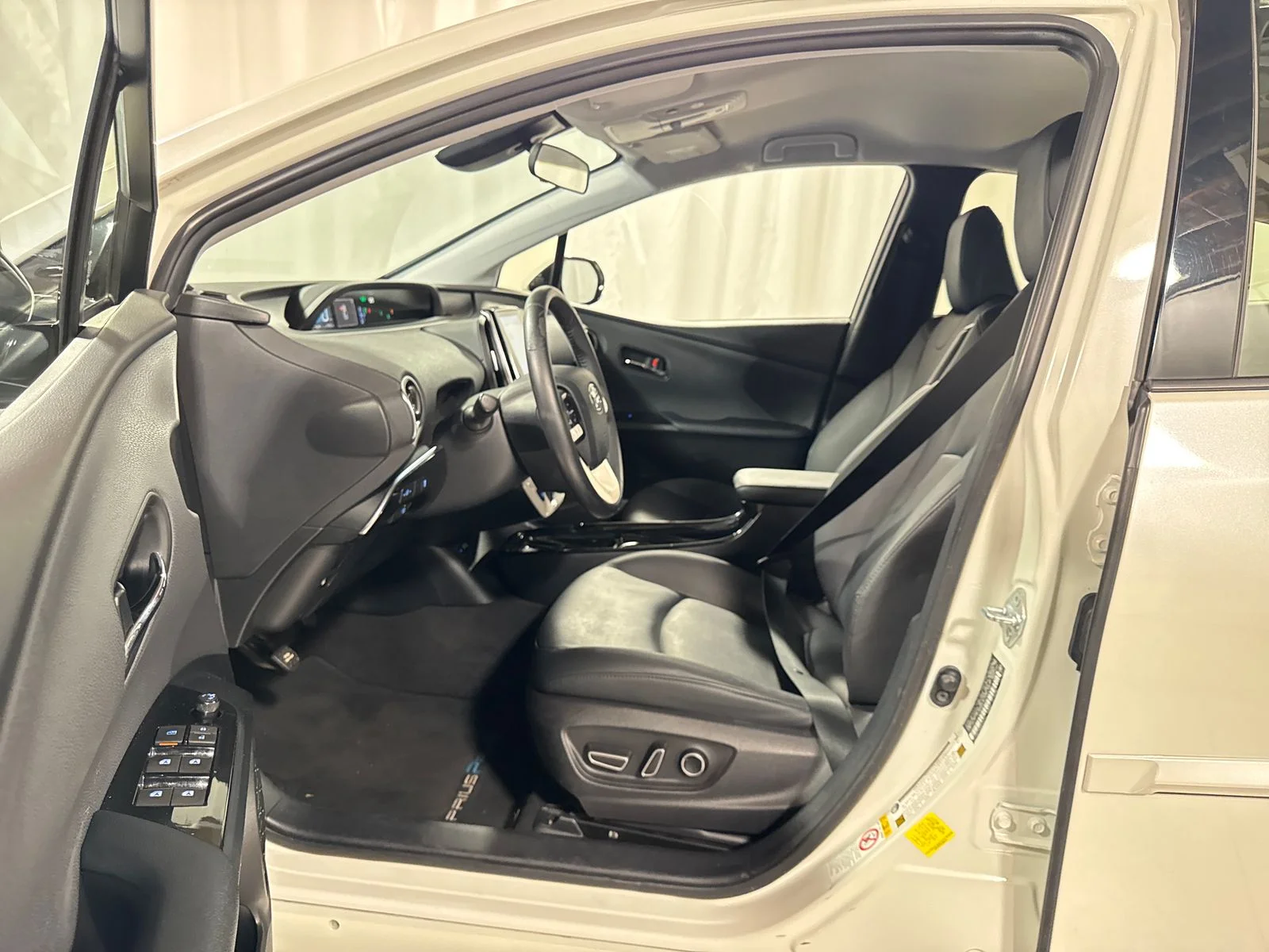 Used 2017 Blizzard Pearl Toyota Premium image 3