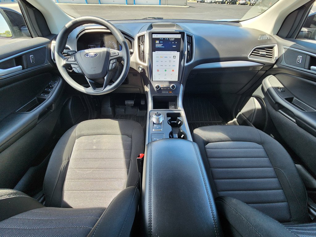 Used 2024 Iconic Silver Metallic Ford SE image 24