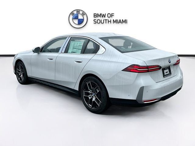 New 2026 White BMW 530i image 4