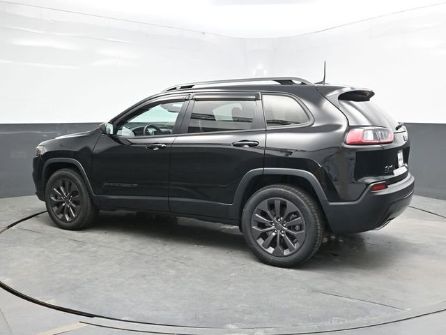 Used 2021 Black Jeep Latitude Lux image 4