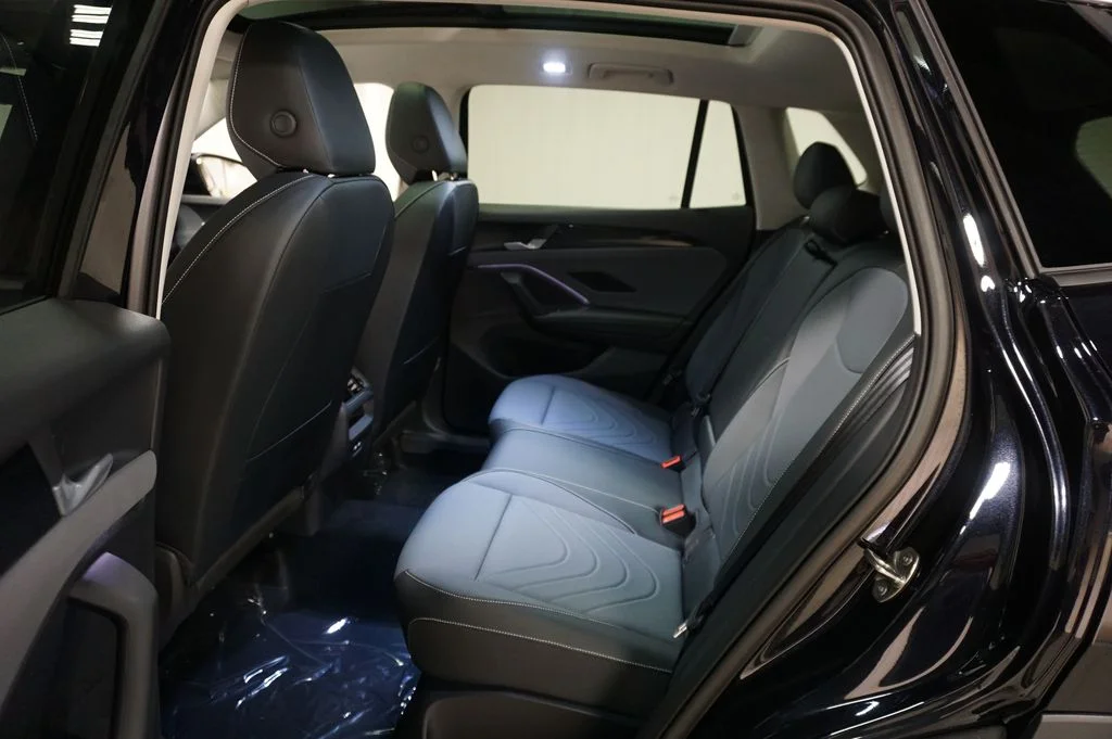New 2026 Deep Black Volkswagen 2.0T SE image 11