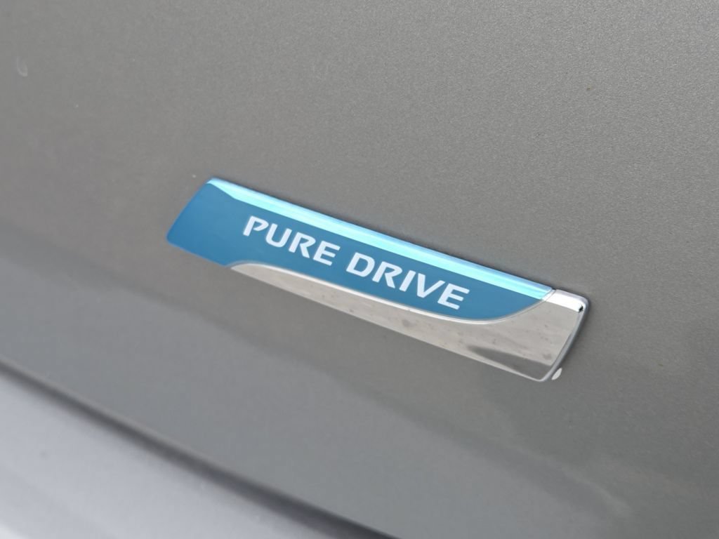 Used 2013 Magnetic Gray Nissan SR image 24