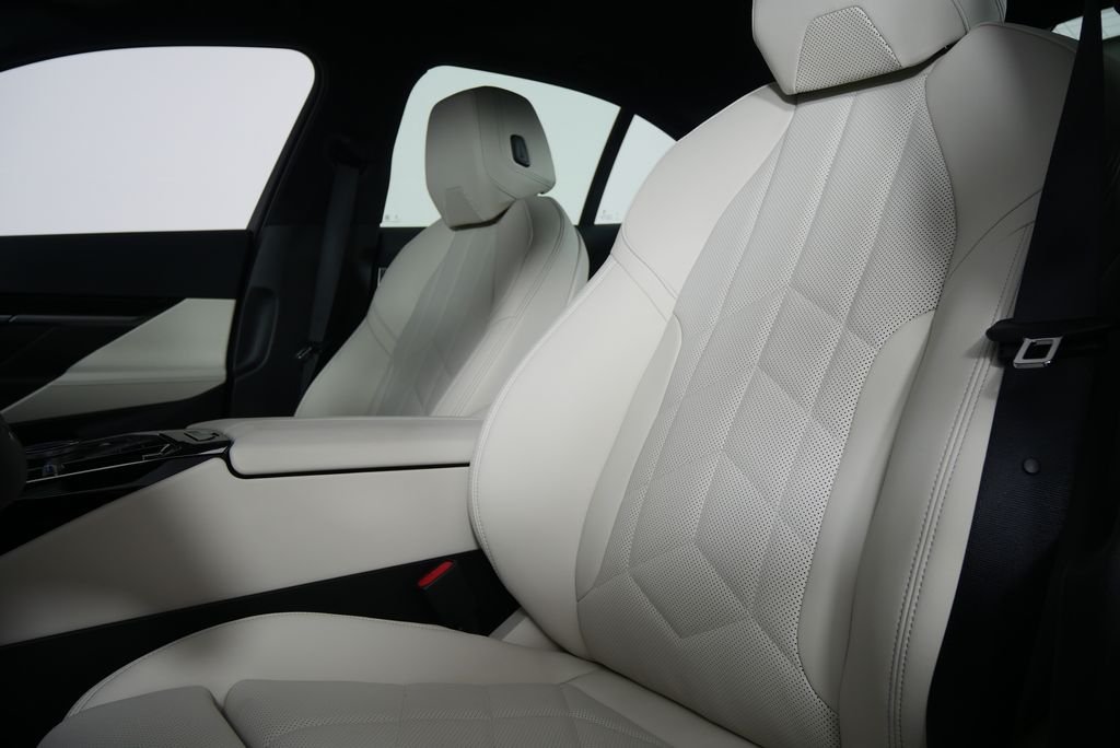 2026 BMW 5 Series 530i - Photo 10