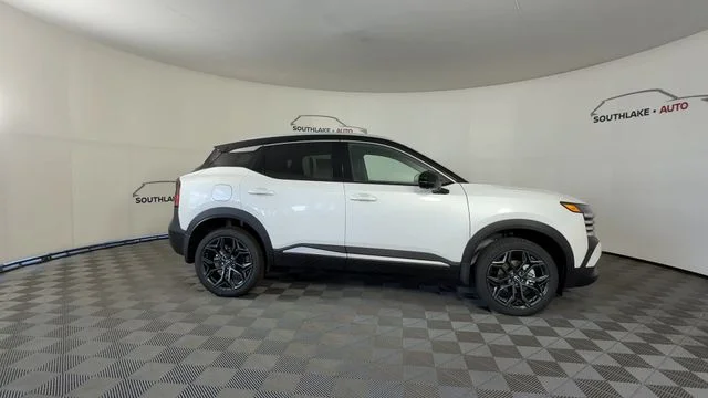 New 2026 Aspen White TriCoat / Super Black Two-tone Nissan SR image 9