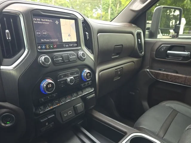 Used 2020 White GMC Denali image 29