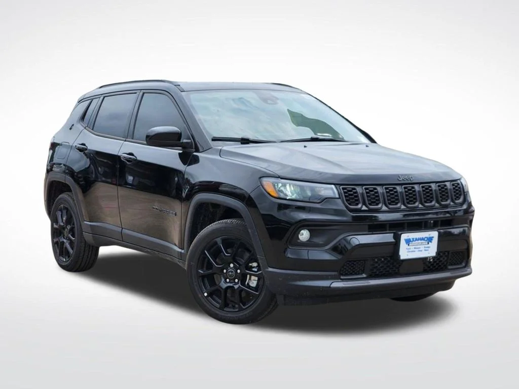 New 2026 Diamond Black Crystal Pearl-Coat Exterior Paint Jeep Latitude image 1