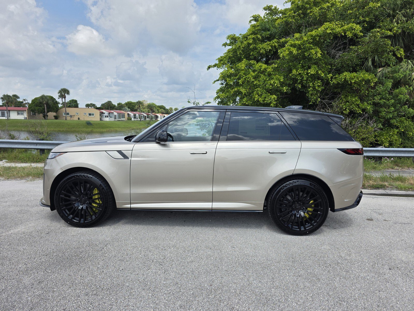 New 2026 Sunset Gold Land Rover P635 SV image 7