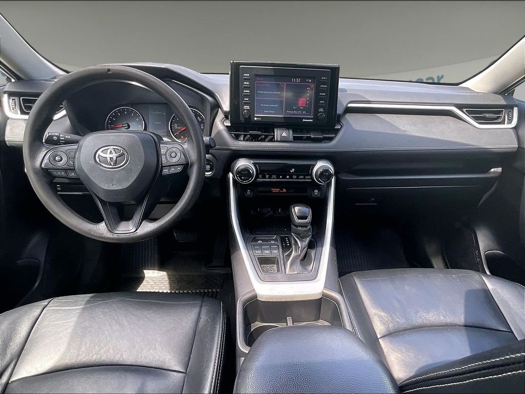 Used 2022 White Toyota XLE image 21