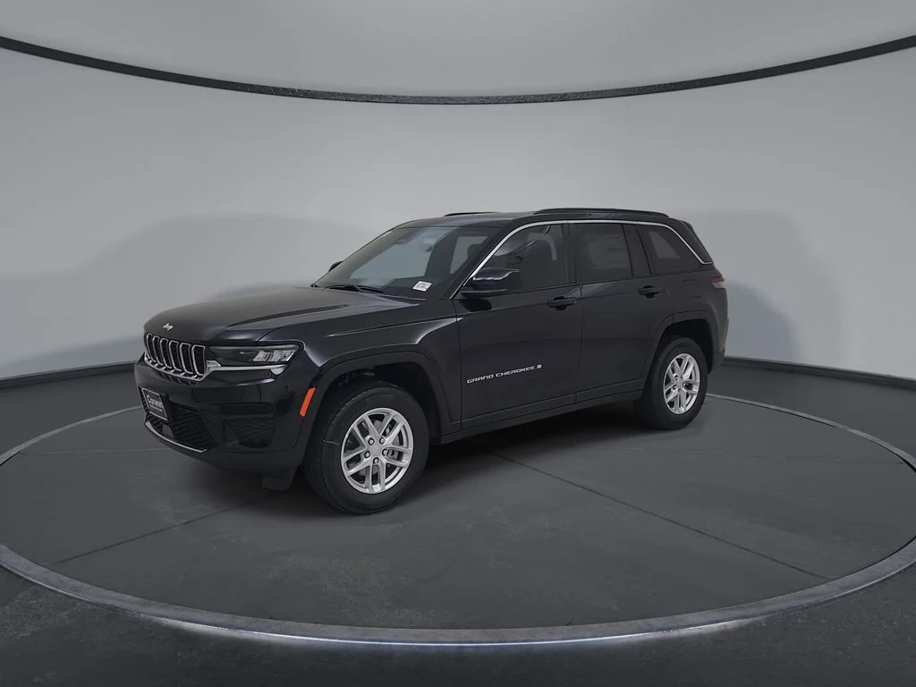 New 2026 Diamond Black Crystal Pearl-Coat Exterior Paint Jeep Laredo X image 7