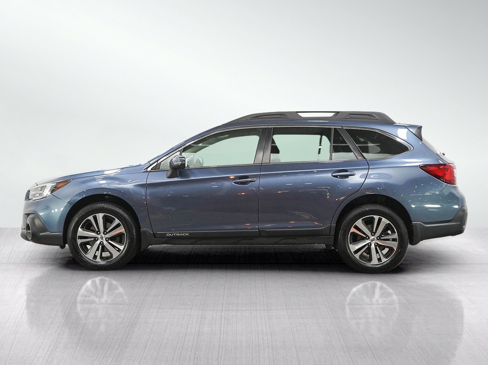 Used 2018 Subaru Outback Limited with VIN 4S4BSANC6J3323539 for sale in Burnsville, Minnesota