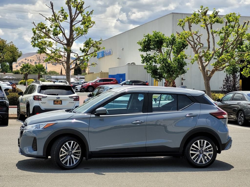 Used 2023 Gray Nissan SV image 7