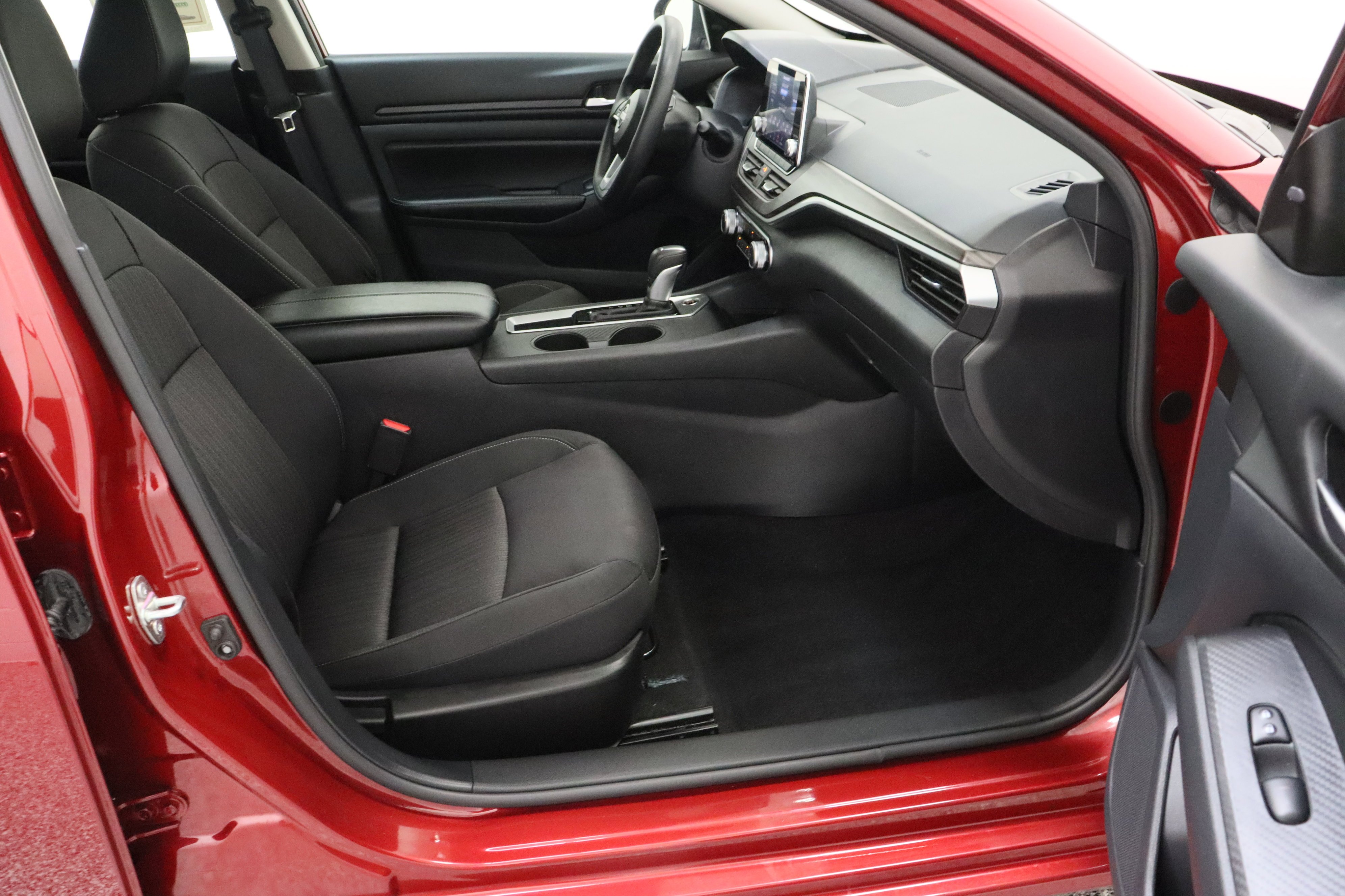 2025 Nissan Altima SV - Photo 36