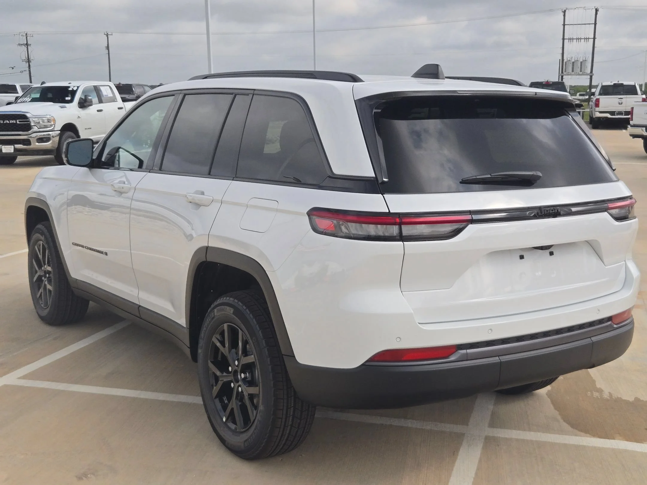New 2026 Bright White Clearcoat Jeep Altitude image 5