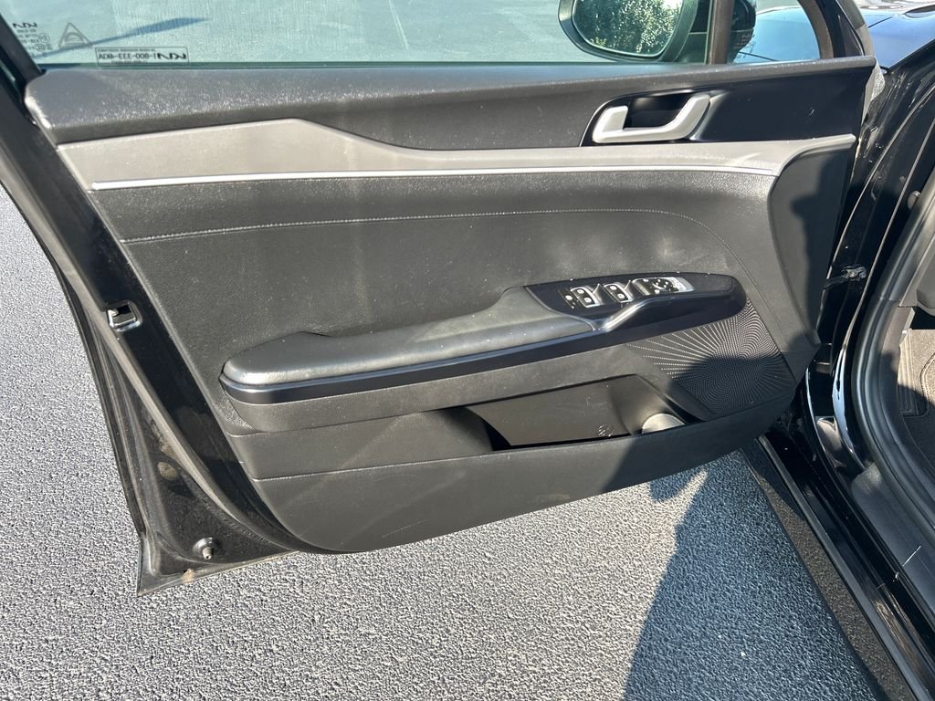 Used 2022 Black Kia LXS image 12