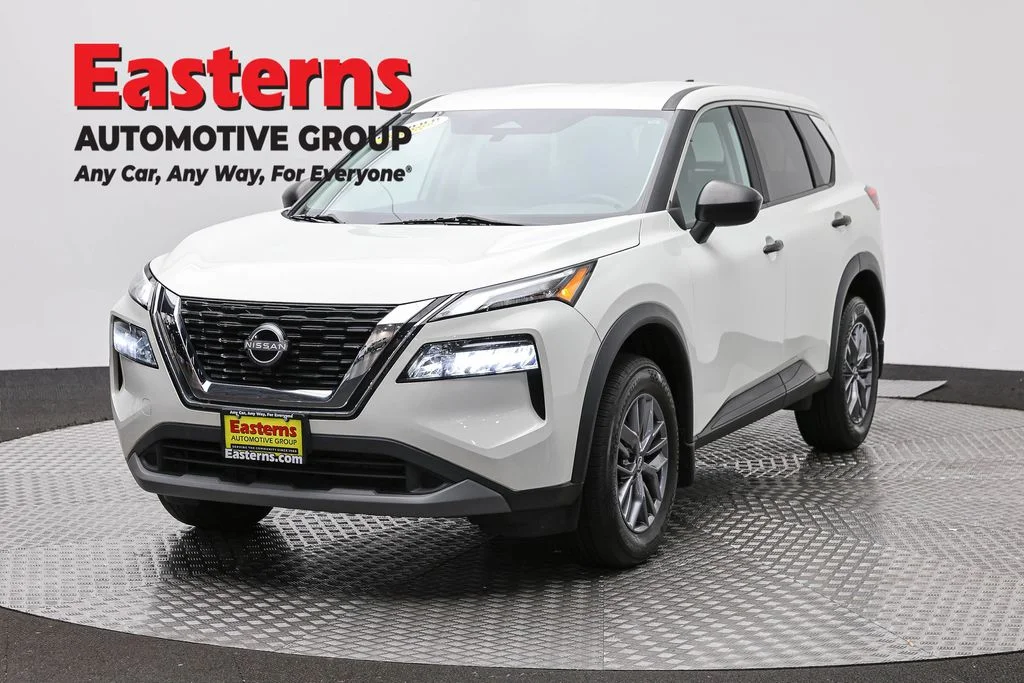 Used 2023 White Nissan S image 1