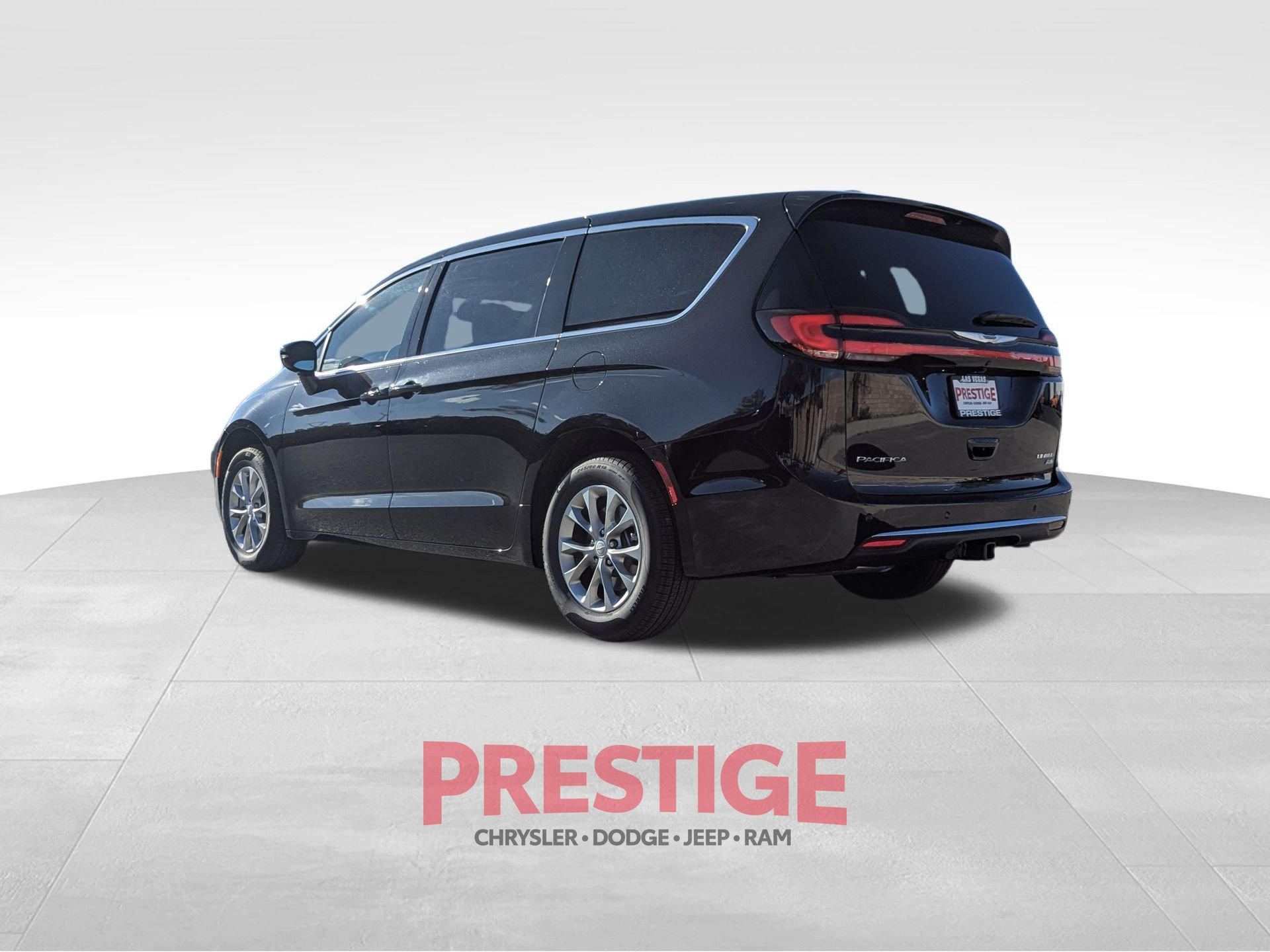 New 2026 Diamond Black Crystal Pearl-Coat Exterior Paint Chrysler Limited image 9