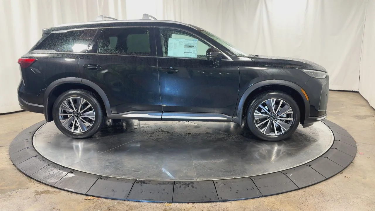 Certified Used 2026 Mineral INFINITI LUXE image 6