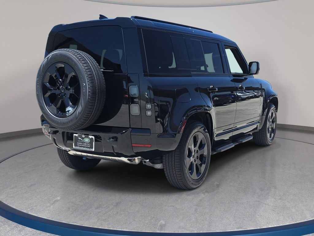 New 2026 Santorini Black Land Rover X-Dynamic SE image 5