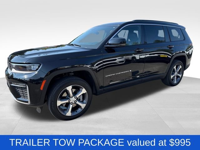 New 2026 Diamond Black Crystal Pearlcoat Jeep Limited image 3