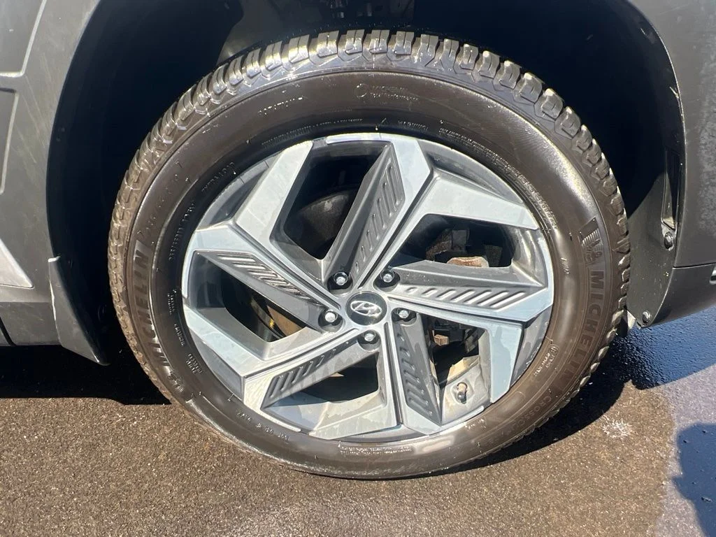 Certified Used 2024 Silver Hyundai SEL Convenience image 5