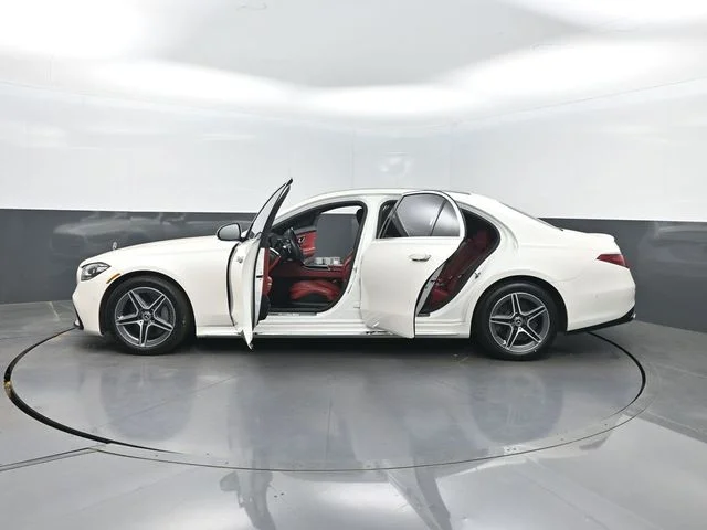 Used 2022 White Mercedes-Benz S 580 image 43