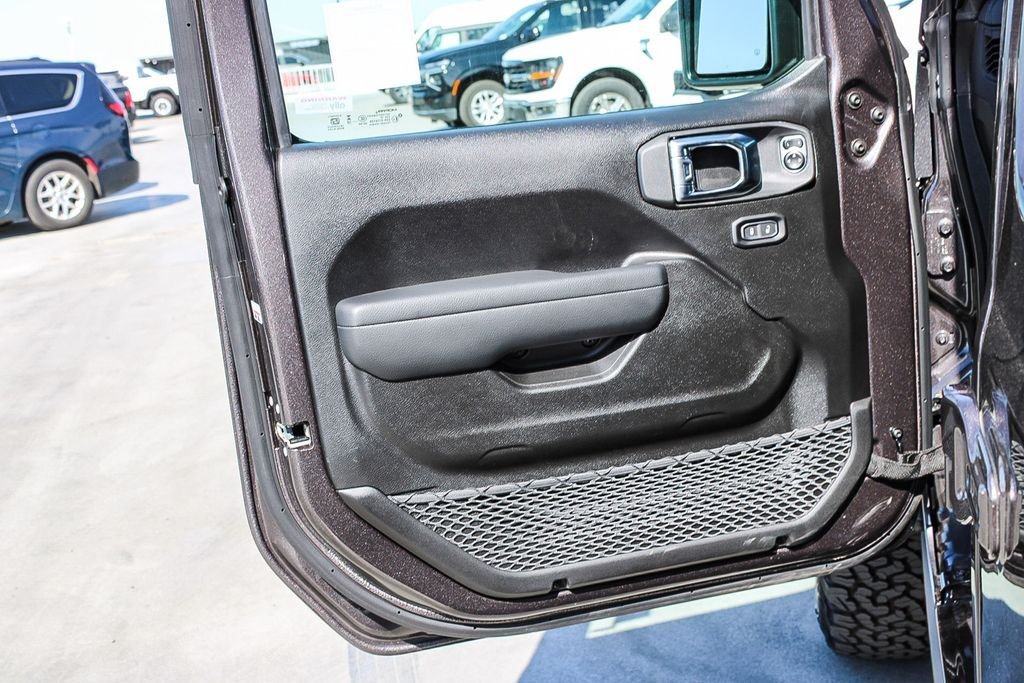 New 2026 Crystal Metallic Jeep Rubicon image 22