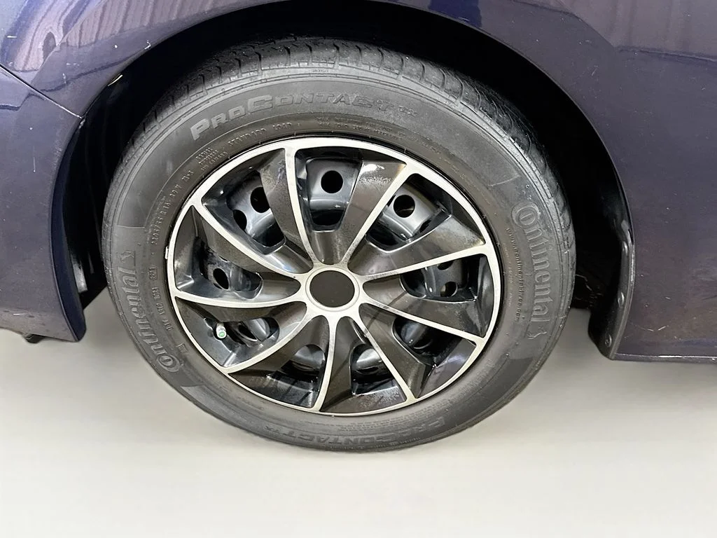 Used 2021 Blue Subaru Base image 37