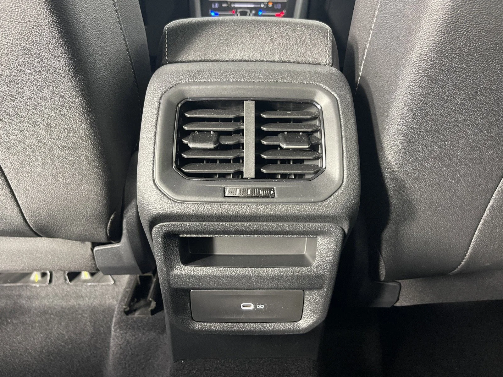 2025 Volkswagen Taos SE Black - Photo 34