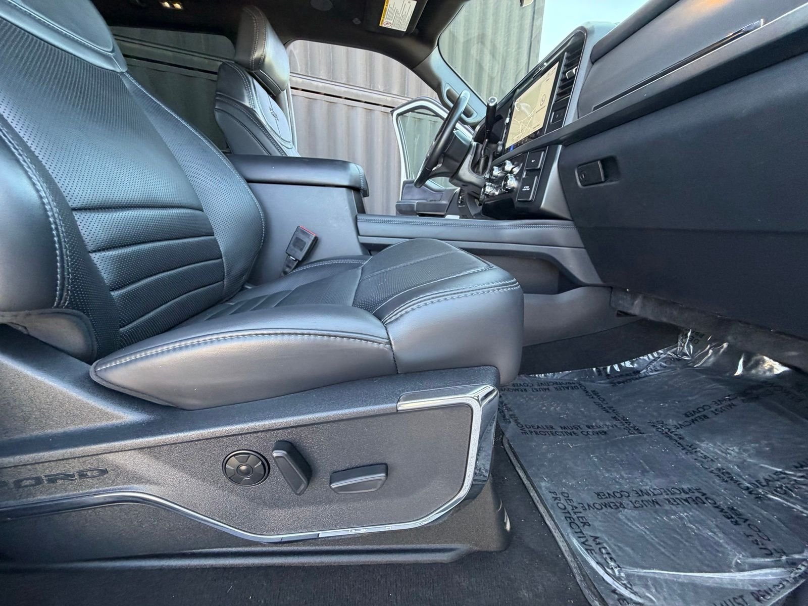 2025 Ford F-350 Super Duty Platinum - Photo 32