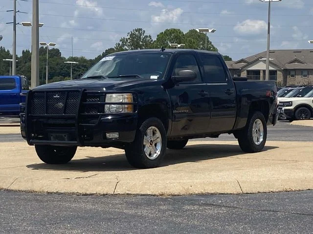 Used 2009 Black Chevrolet LT image 6