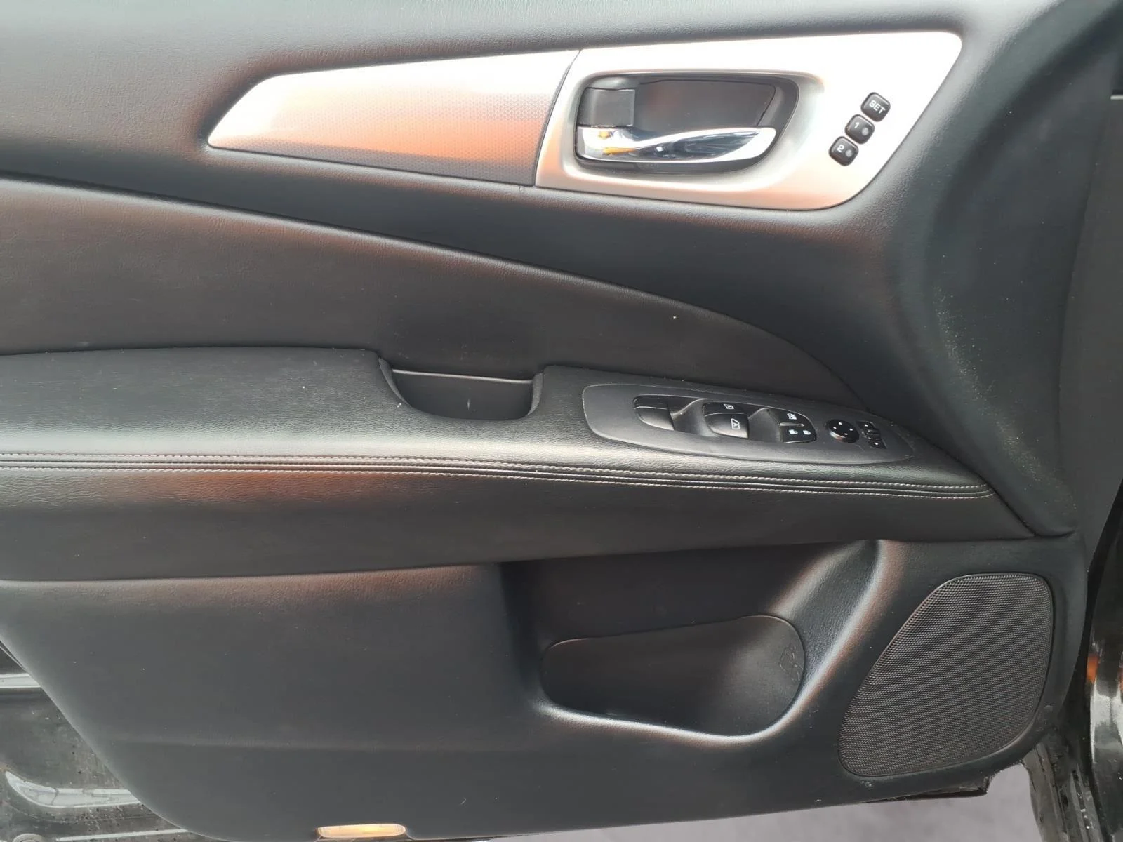 Used 2020 Magnetic Black Pearl Nissan SL image 15