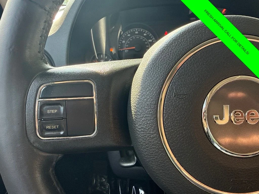 Used 2016 Crystal Metallic Jeep Latitude image 22