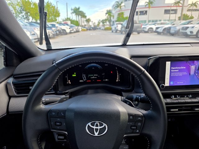 Used 2025 White Toyota LE image 4