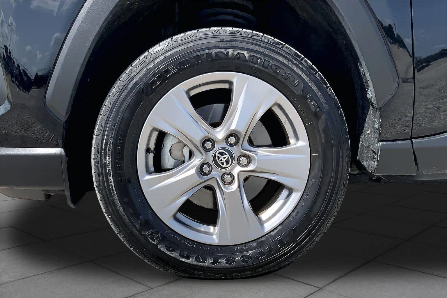 Used 2025 Midnight Black Metallic Toyota XLE image 11