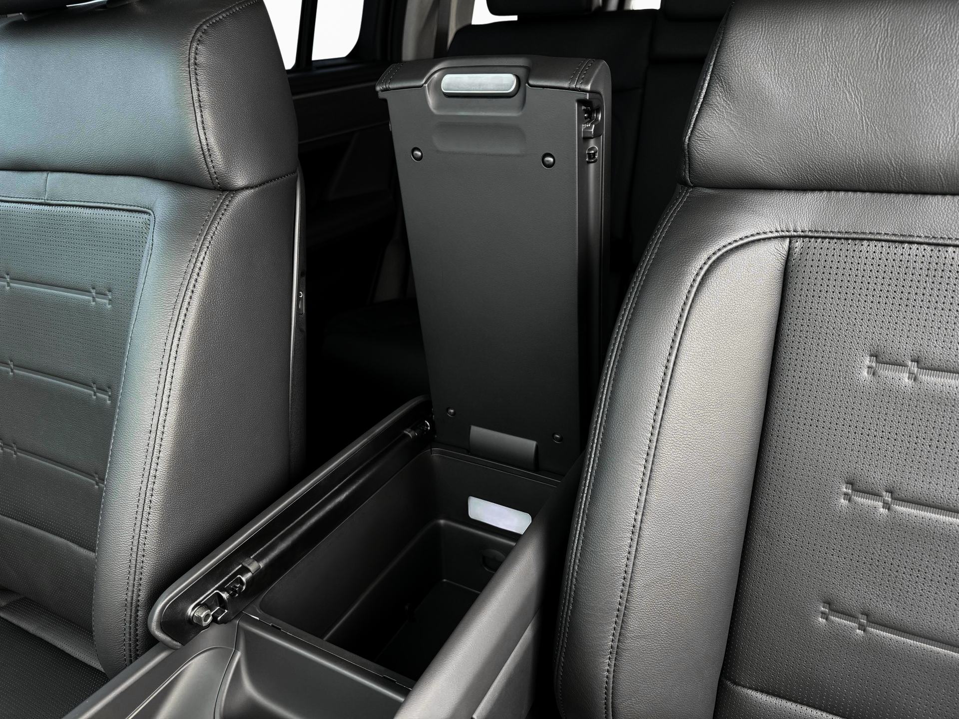 2025 Hyundai Santa Fe Limited - Photo 18