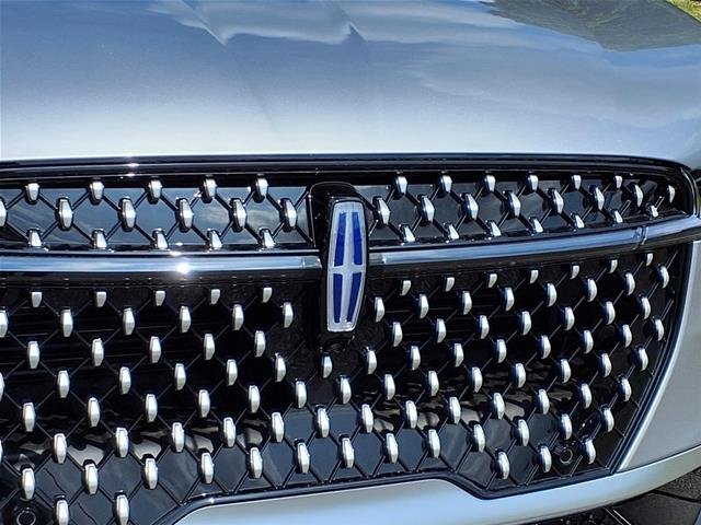New 2026 Silver Radiance Metallic Clearcoat Lincoln Reserve image 13