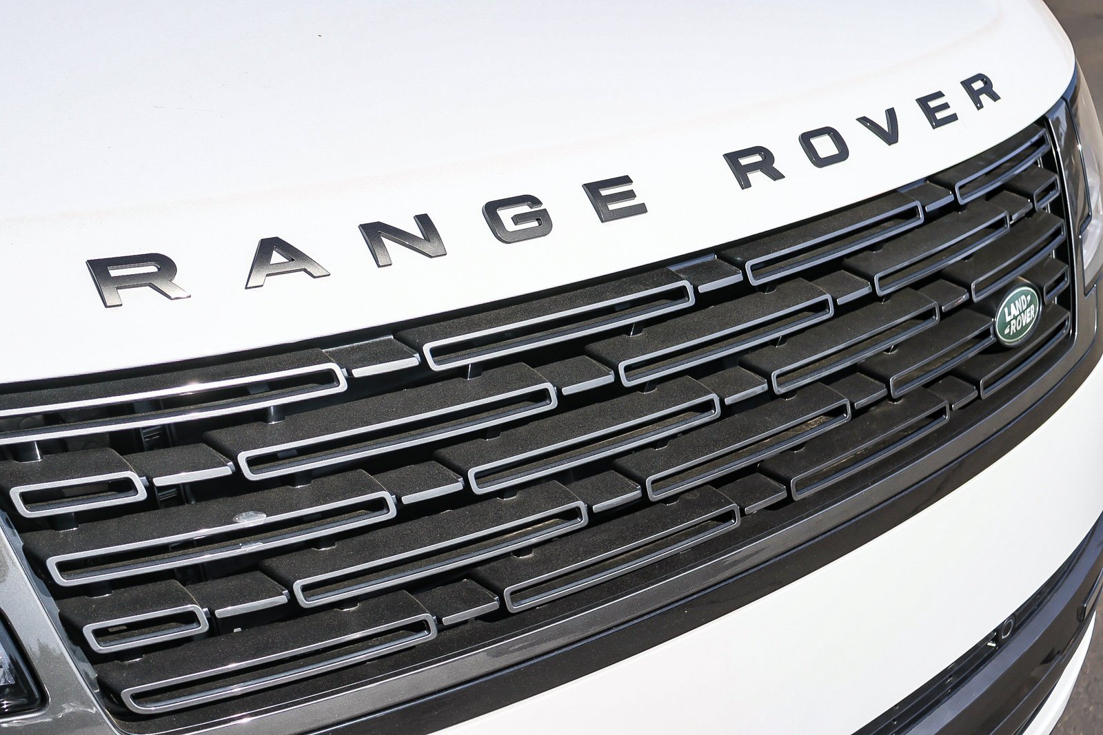 New 2026 Fuji White Land Rover SE image 12