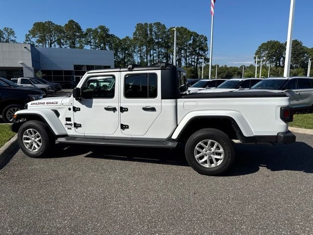Used 2023 Bright White Clearcoat Jeep Sport S image 13