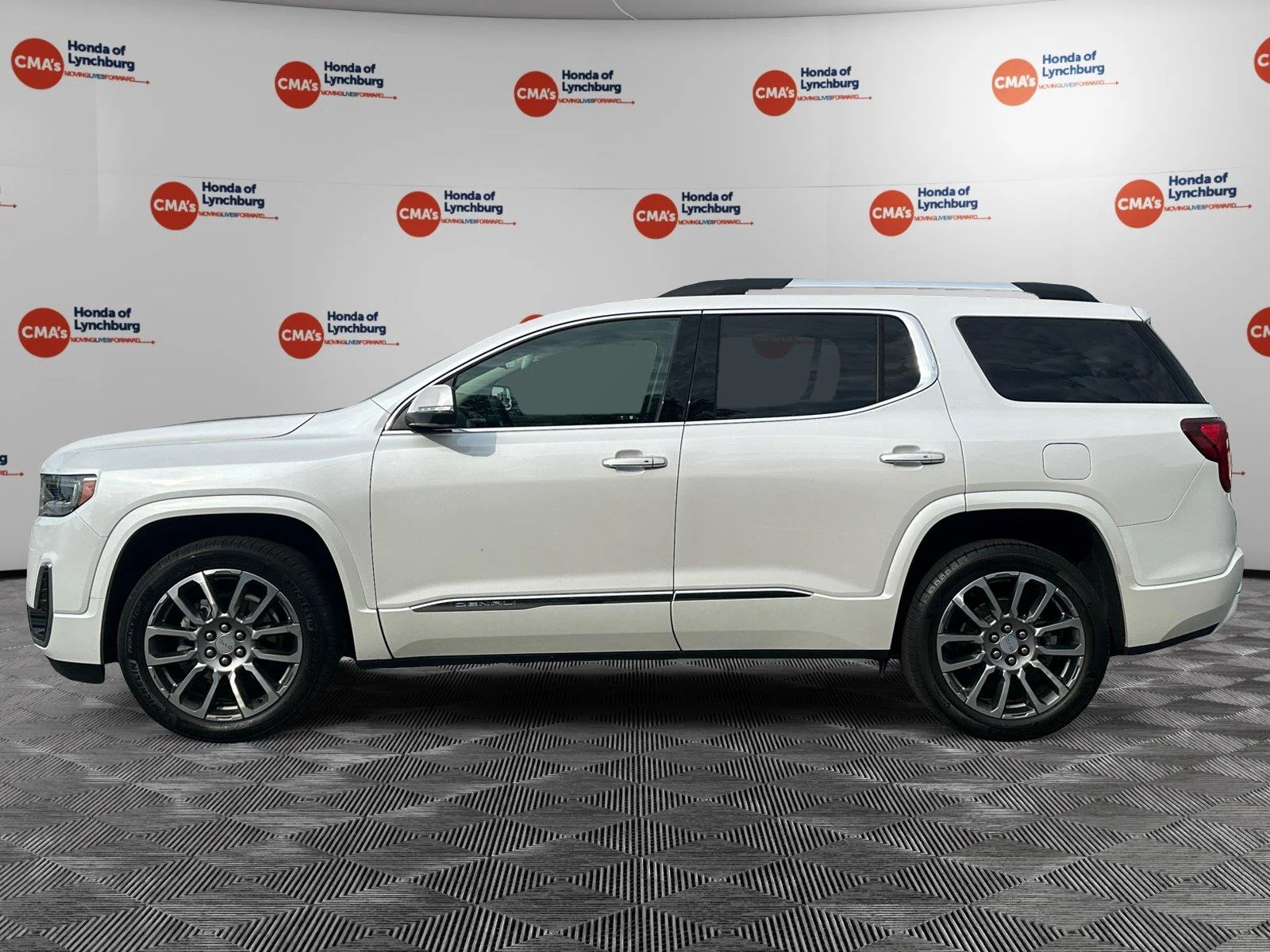 Used 2023 White Frost Tricoat GMC Denali image 2