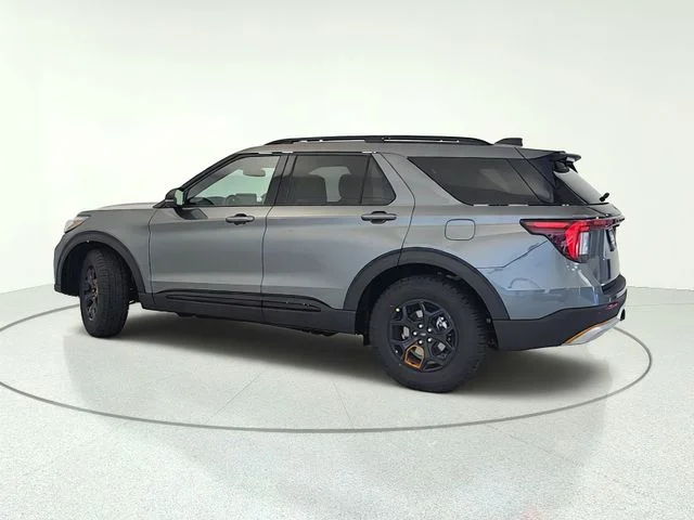 New 2026 Carbonized Gray Metallic Ford Tremor® image 3