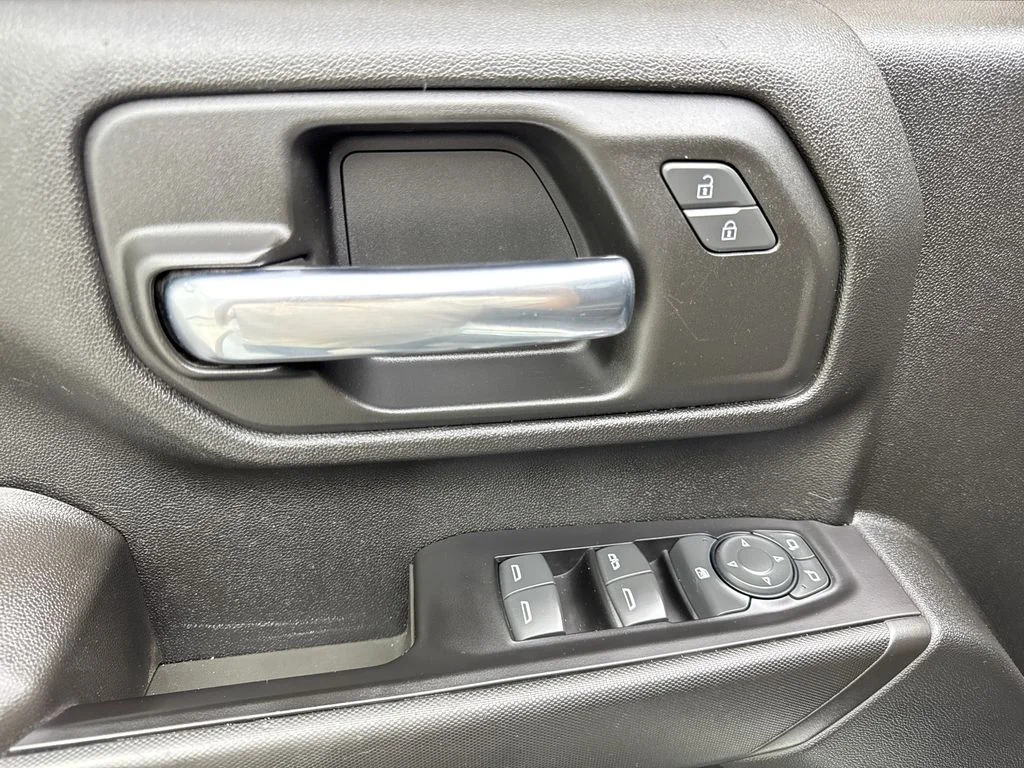 Used 2022 Silver Chevrolet Custom image 31