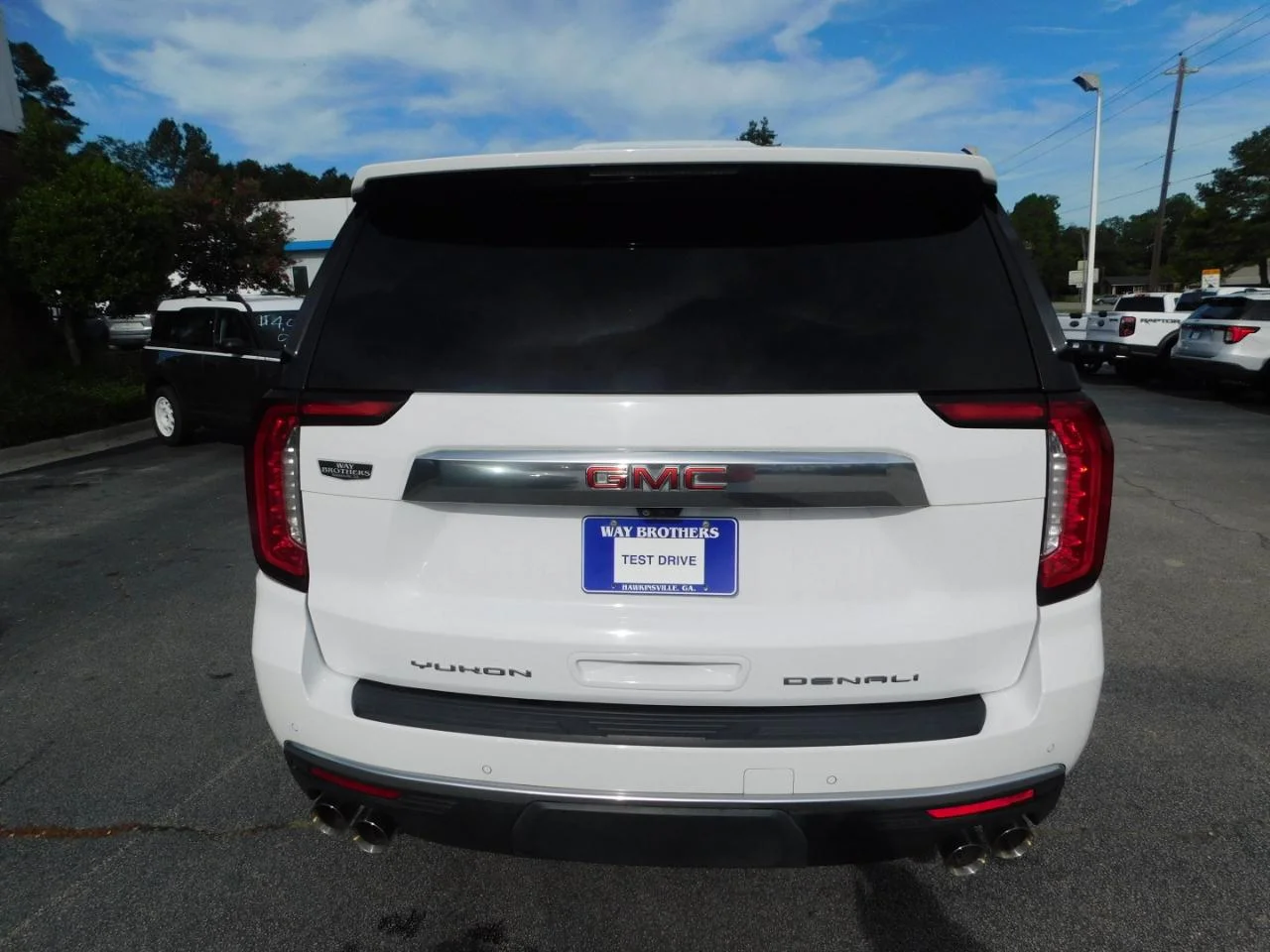 Used 2021 White GMC 4WD 4dr Denali image 7