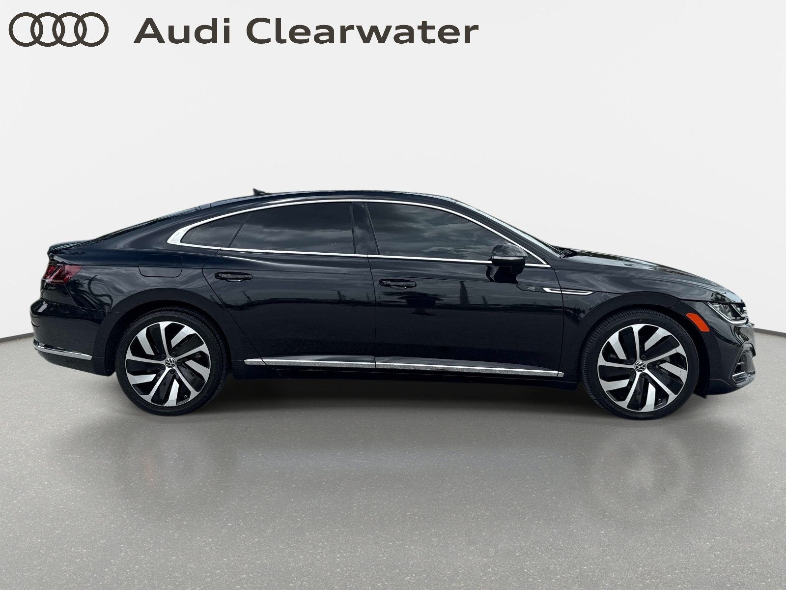 Used 2021 Deep Black Volkswagen SEL R-Line image 5
